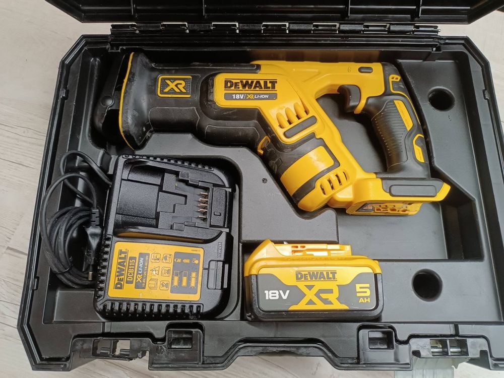 DeWalt DCS 367 акумуляторна потужна сабеньна пилка