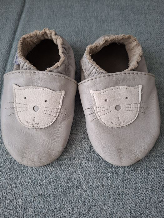 Kapcie rozmiar 18-24 miesiące skóra