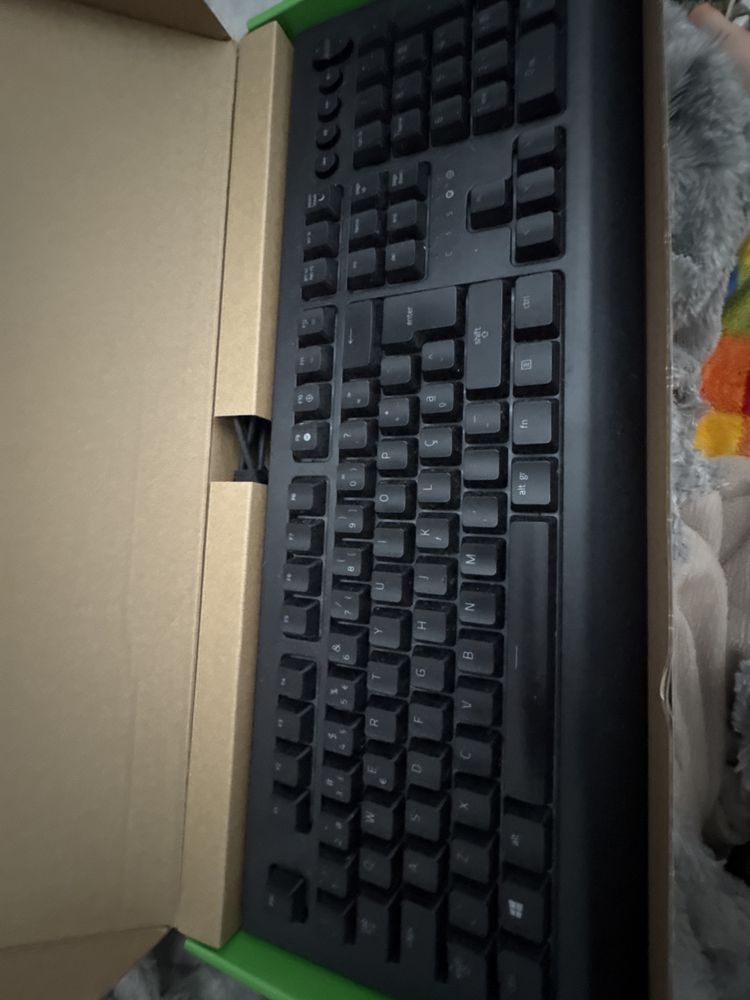 Vendo teclado razer cynosa V2