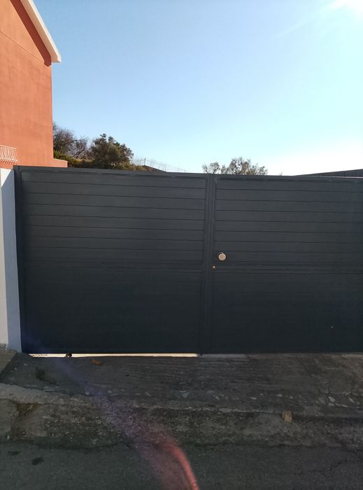 Vendo porta e portão