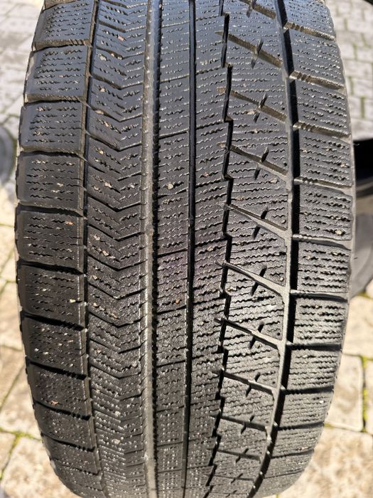 Bridgestone Blizzak 235/45 R18