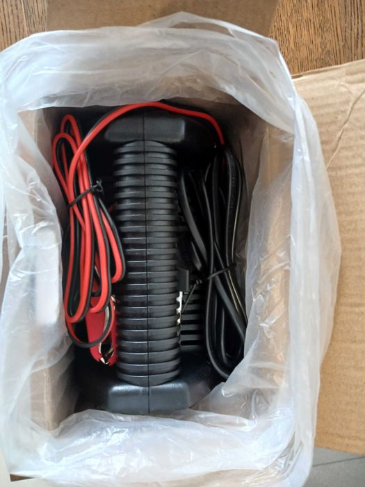 Продам зарядний пристрій alligator ac803