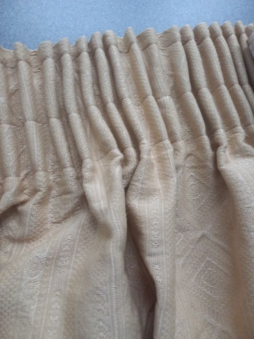 Conjunto de 2 cortinados, colcha de casal com 2 almofadas e toalha mes