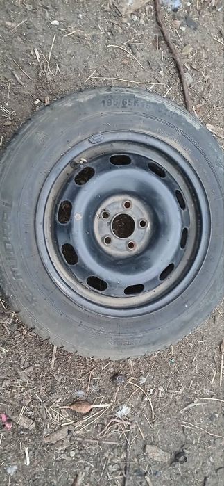 Продам комплект зимової резини 195.65 r15 5.100   2000грн. За комплект