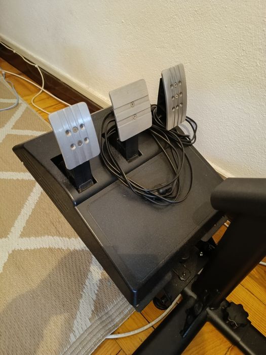Thrustmaster T300 RS GT Edition - impecável