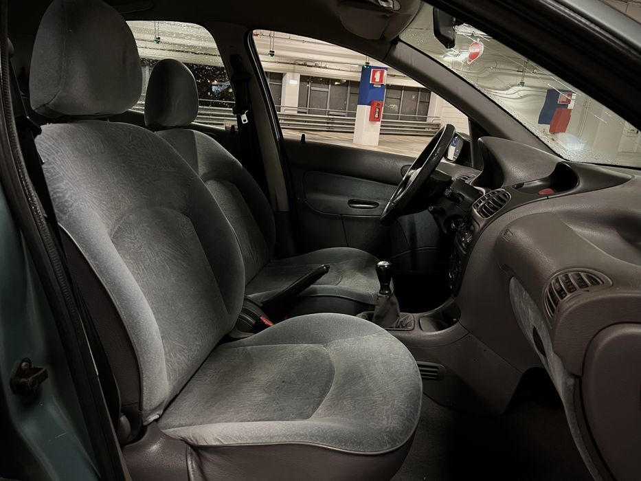 Peugeot 206 1.1 - 01
