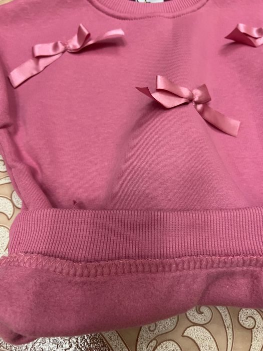 Яскравий костюм на дівчинку