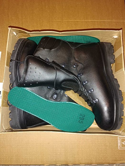 Zimowe trzewiki wojskowe.