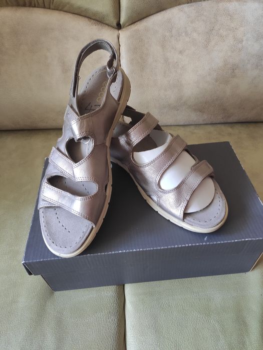 Босоніжки ессо розмір 41