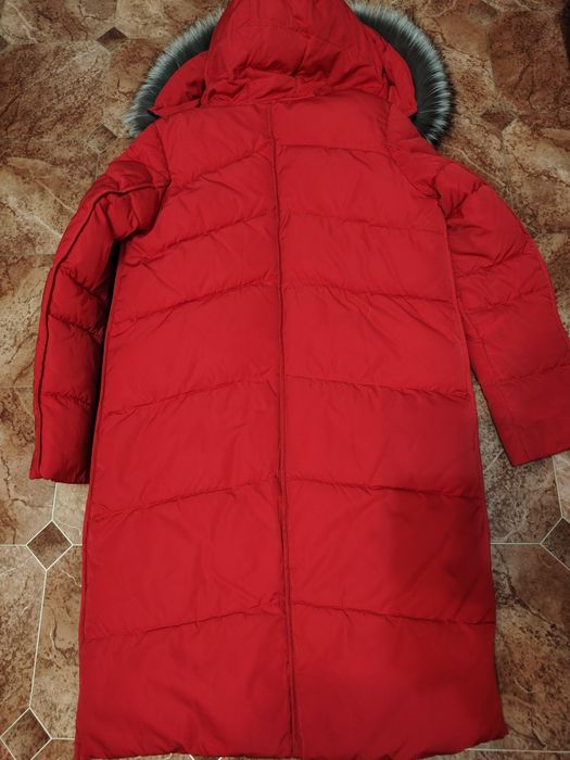 Красный женский пуховик, ботинки в подарок
