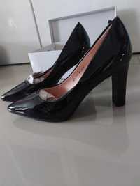 Buty damskie na obcasie roz.39