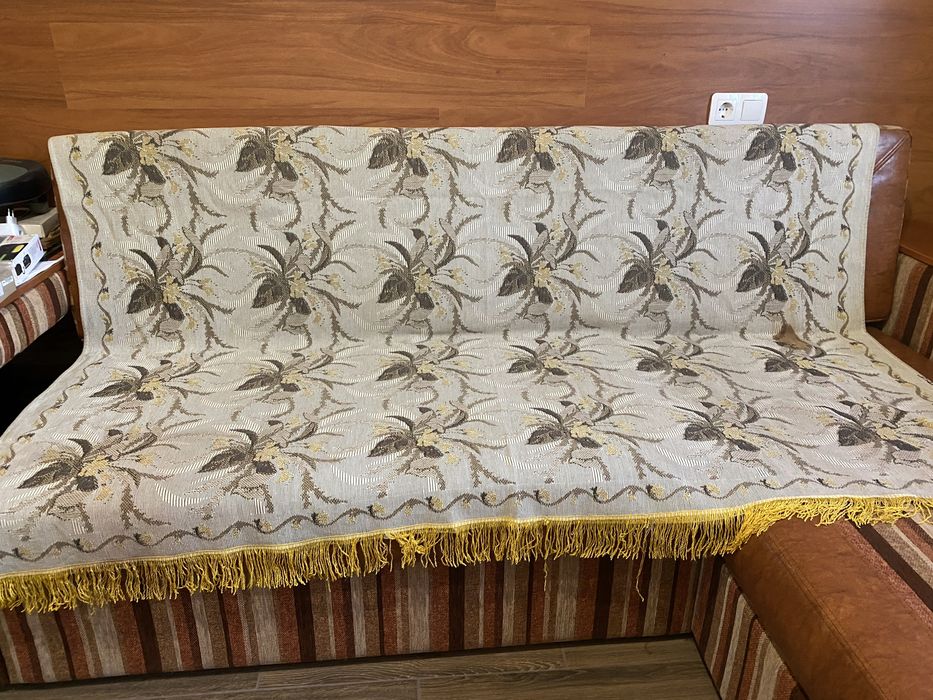 Продається покривало на ліжко, диван.
