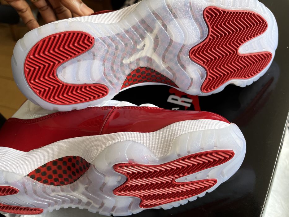 Jordan 11 vermelha