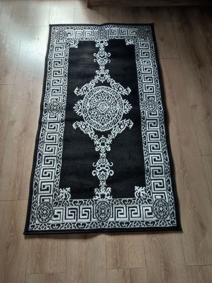 Nowy czarno biały dywan prostokątny 80x150 cm