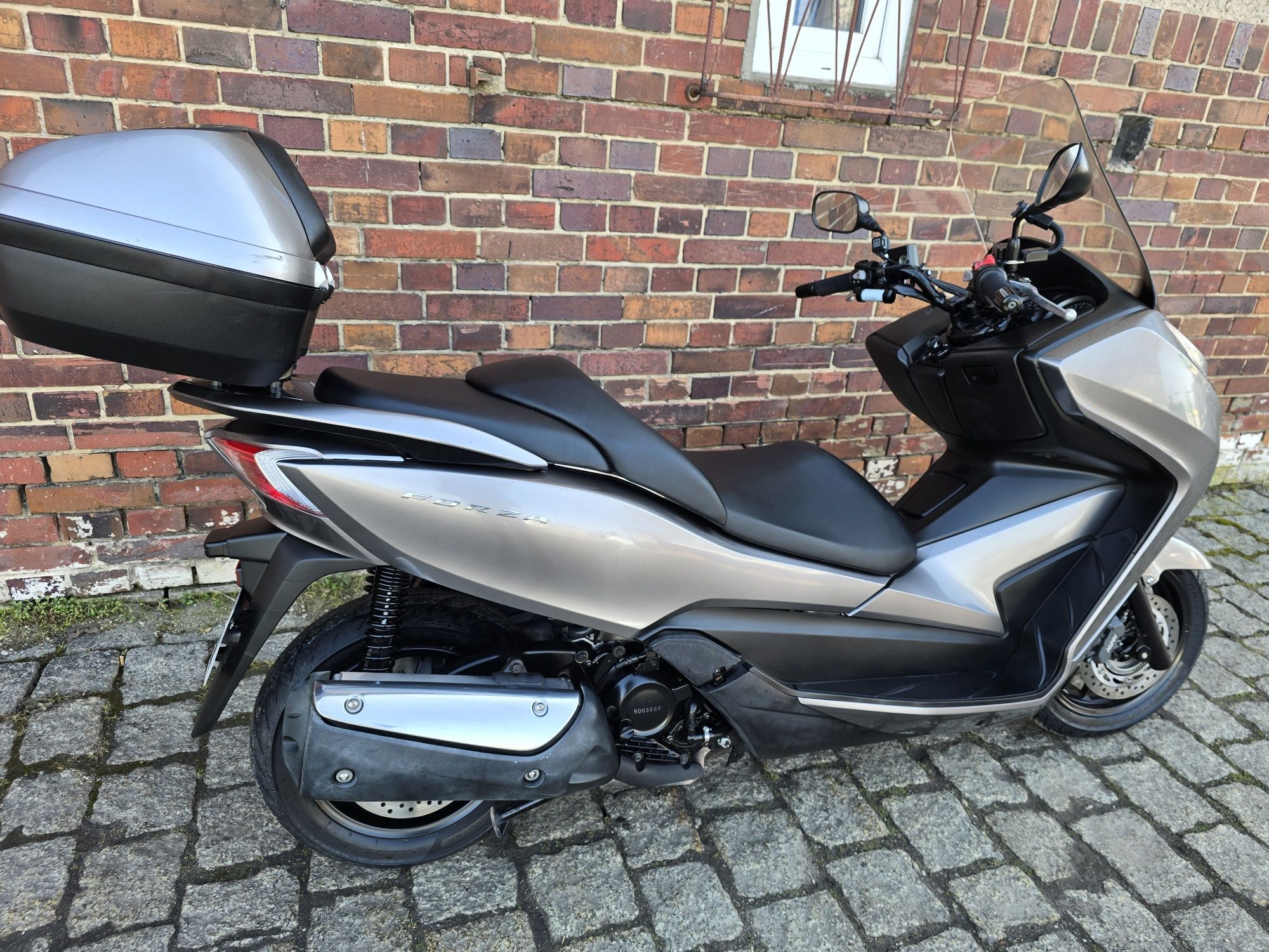 Honda Forza 300 .2014r. ABS // kufer // nowe opony