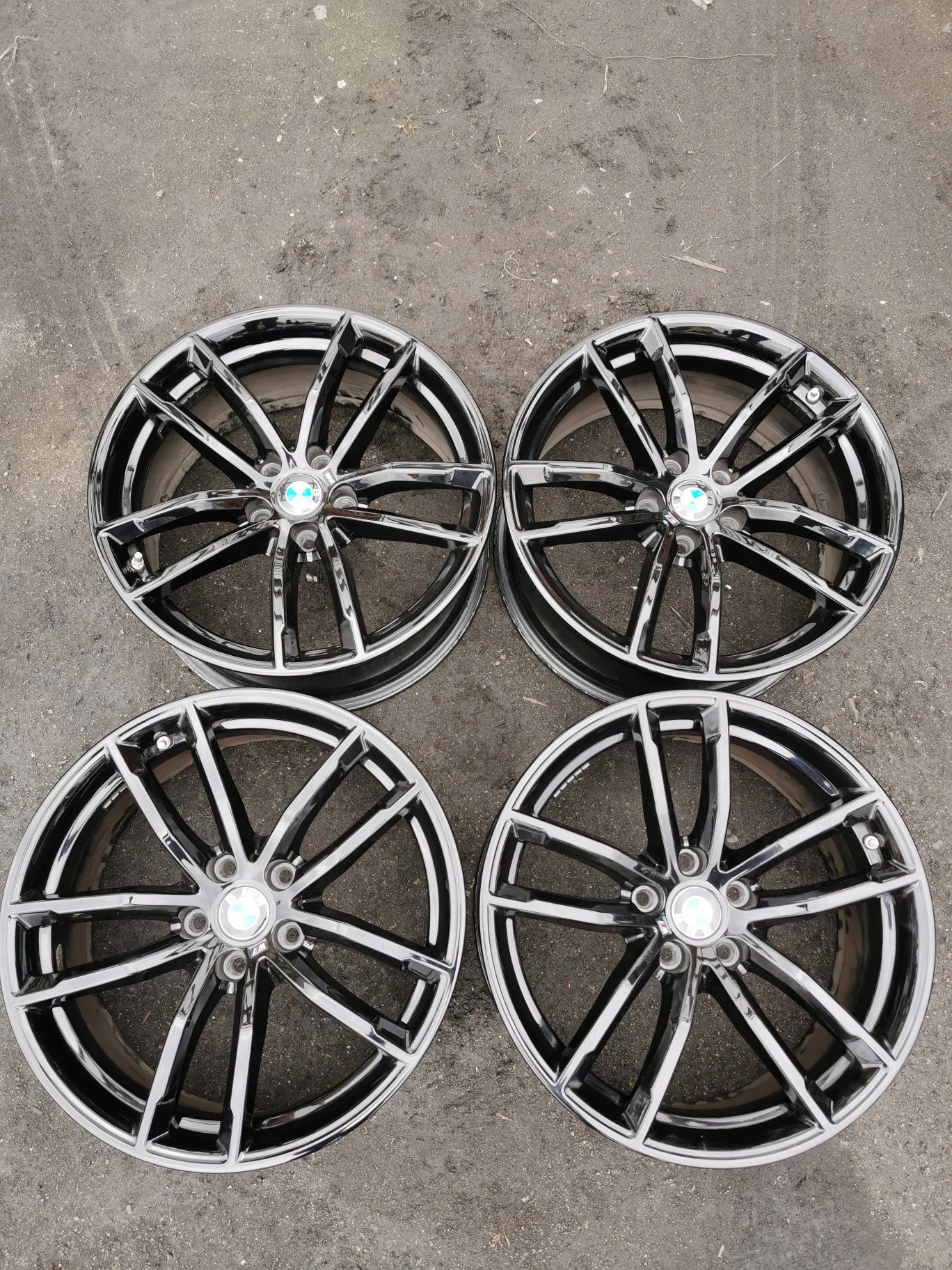 Felgi alufelgi koła 5x112 8J OE BMW G30 G31 4szt czujniki