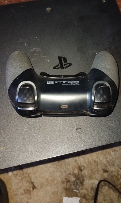 Playstation 4 com 1 comando e 1 jogo