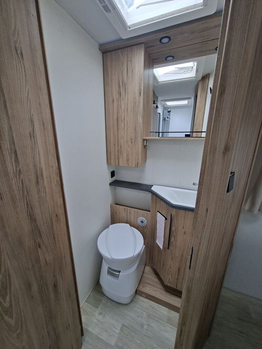 Autocaravana Bavaria T726FC - Cx Auto 9 vel. - 4 lugares