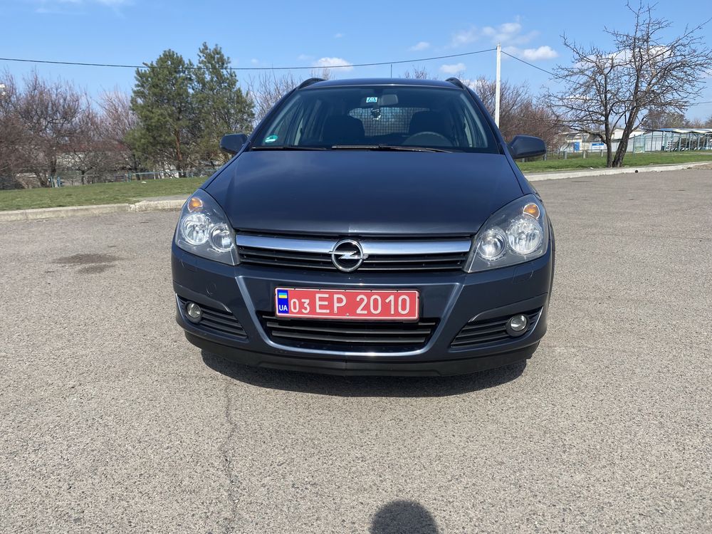 Опель Астра Н автомат 1.8