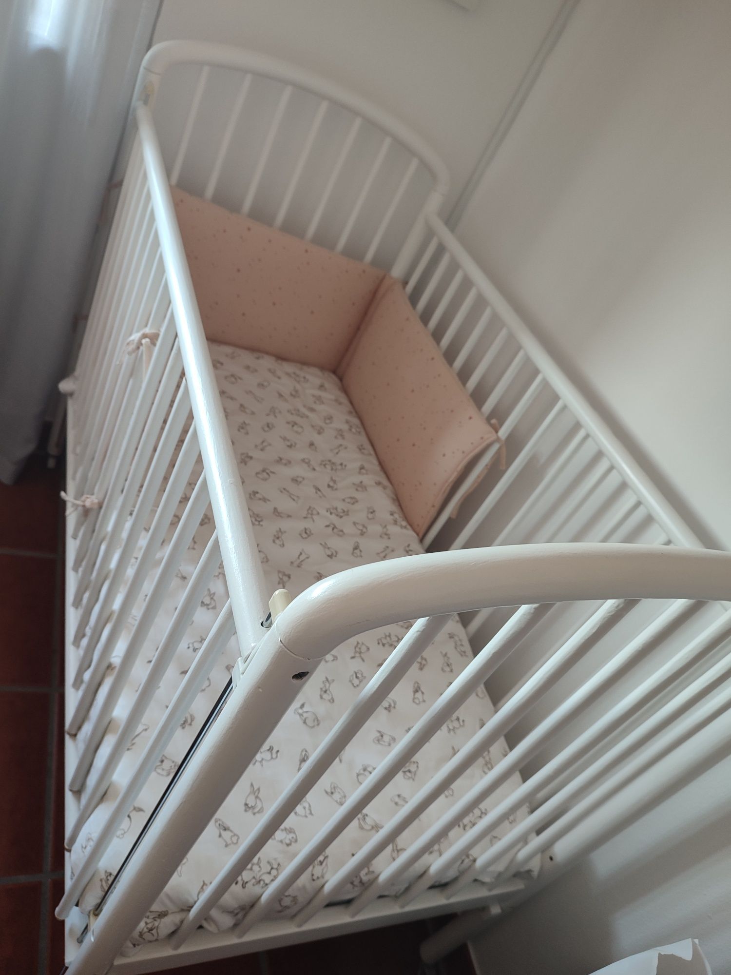 Vendo cama e colchão de bebé