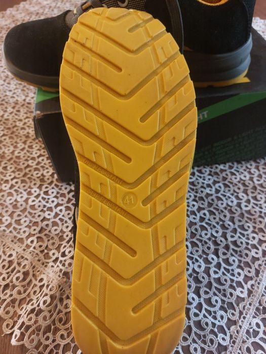 Wygodne zamszowe robocze półbuty  GRIMMA S1 SR  Cerva 41