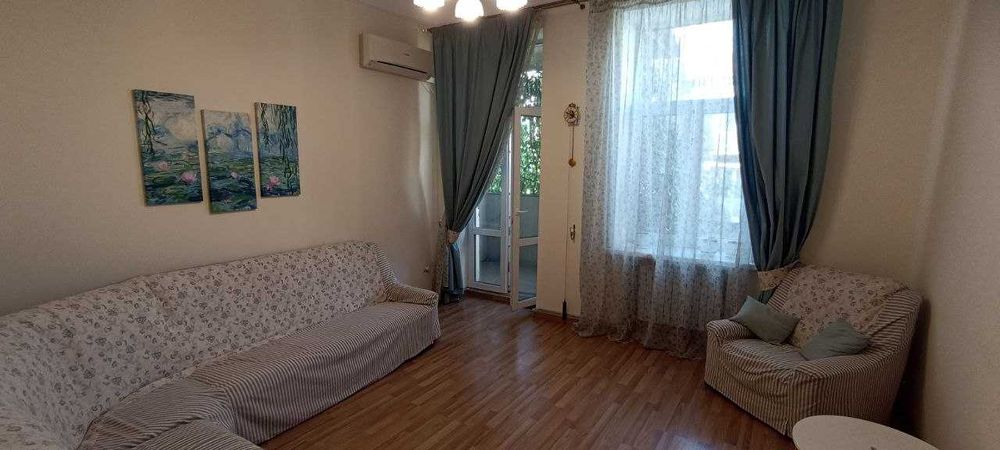 Продам 5 комнатную квартиру в Центре города  парк Глобы