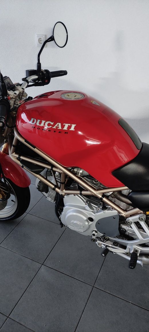 DUCATI Monster M600