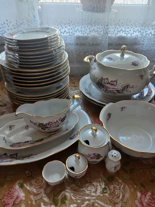 Столовий сервіз із фарфору