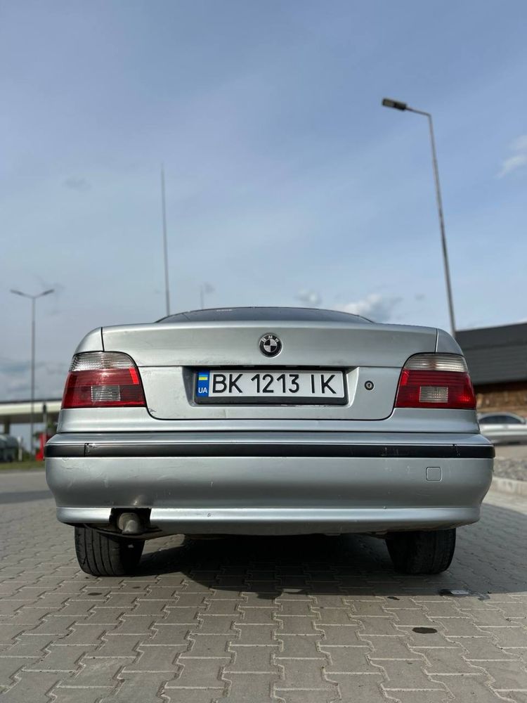 Продаю bmw 523