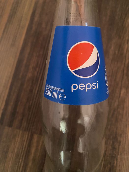 Szklana butelka pepsi coca-cola