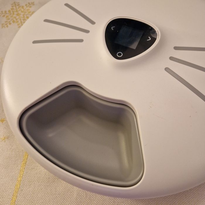 Automat do karmienia kota Pixi Smart 6-Meal Feeder firmy Catit