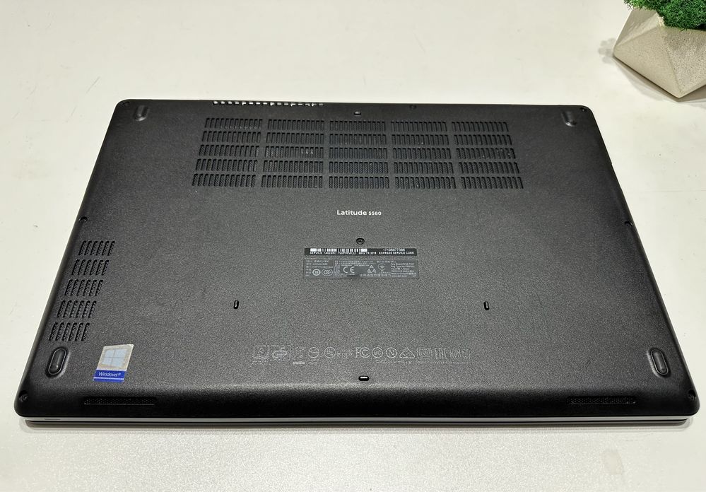 Dell Latitude 5580 15,6"FHD IPS | i7-7820HQ 8Core|16Gb DDR4 |SSD 480Gb