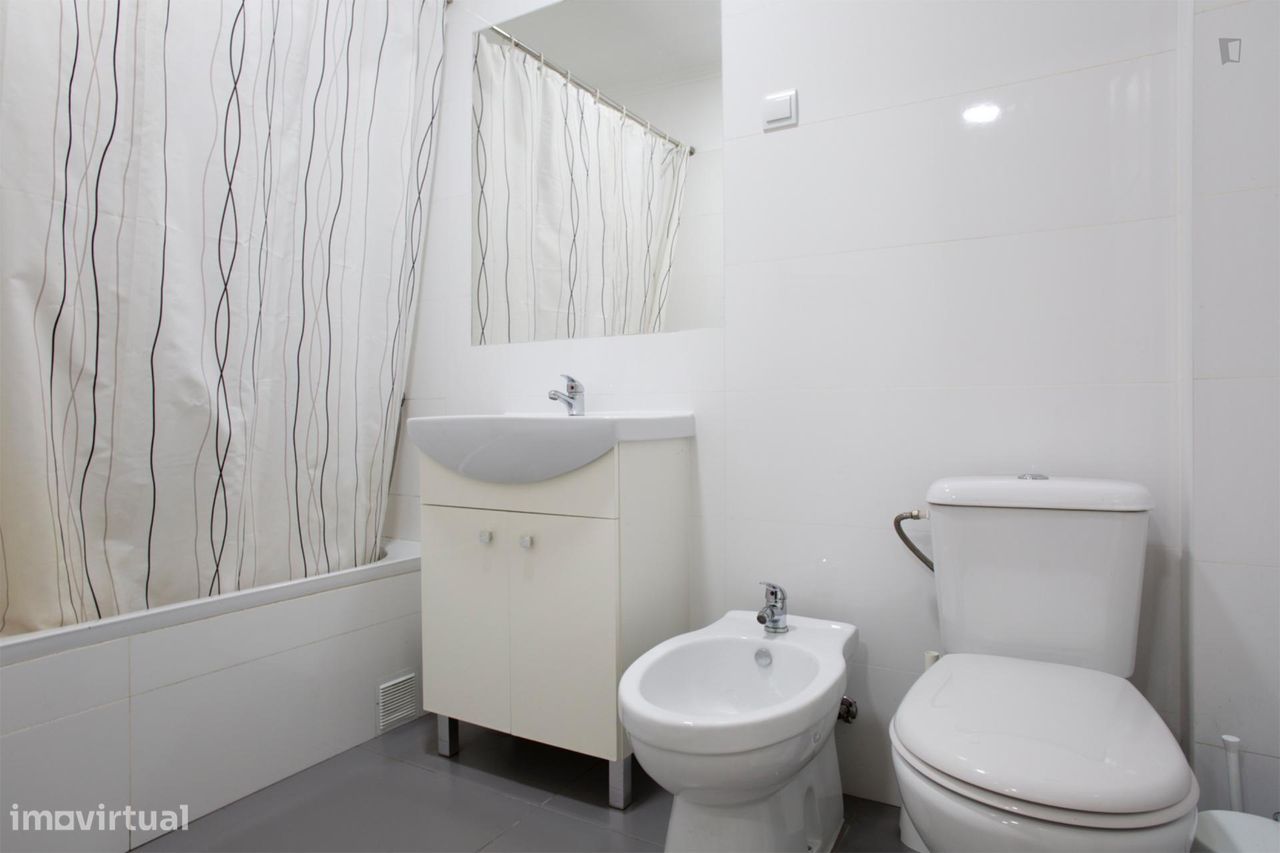 553527 - Quarto com cama de solteiro em...