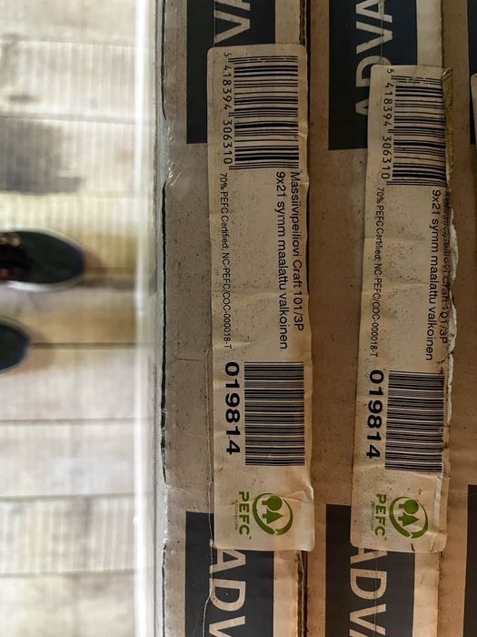 Між кімнатні двері білого поліру фірми Jeld wen