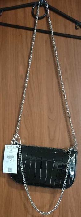 Bershka czarna torebka croc