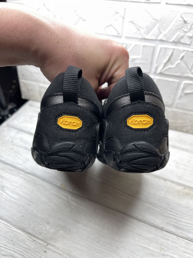 кроссовки обувь vibram fivefinder черные