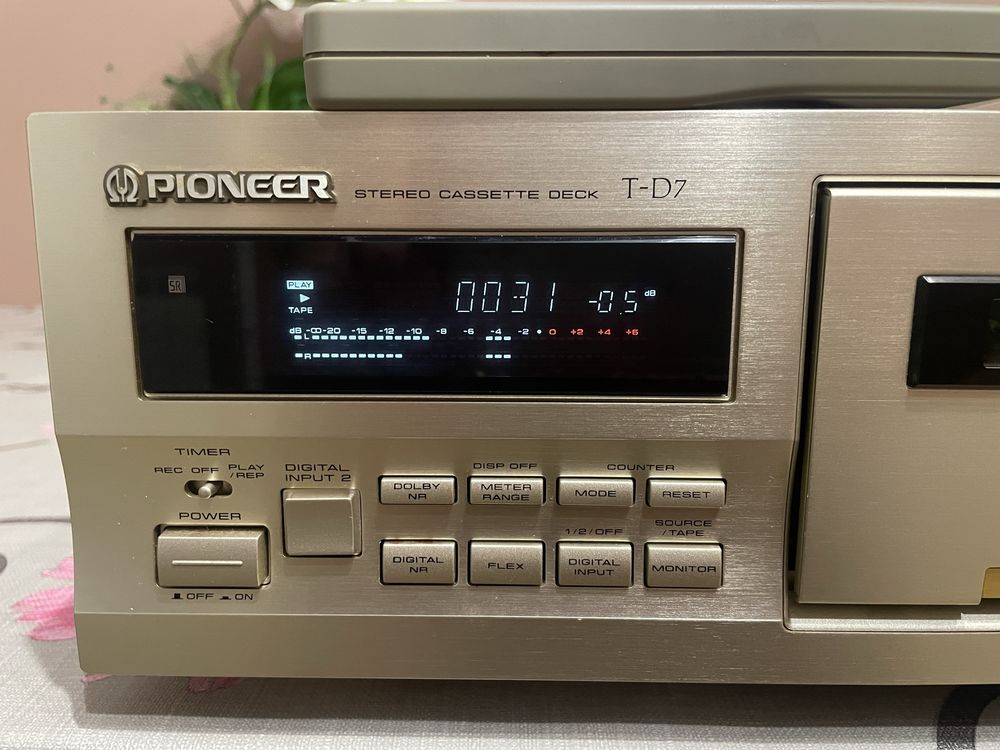 Pioneer cassette deck T-D7