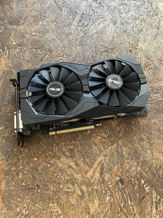 Видеокарта Rx 570 Asus rog strix  4 gb Под ремонт