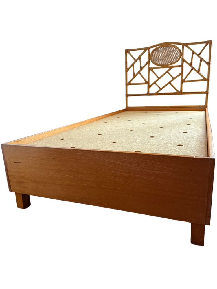Cama Vintage com Cabeceira em Bambu e Estrutura em Madeira Maciça