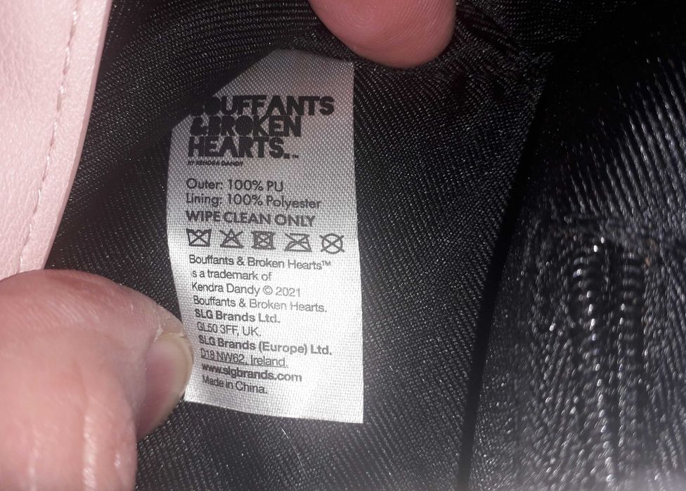 Kopertówka Bouffants & Broken Hearts (Kendra Dandy, 2021)