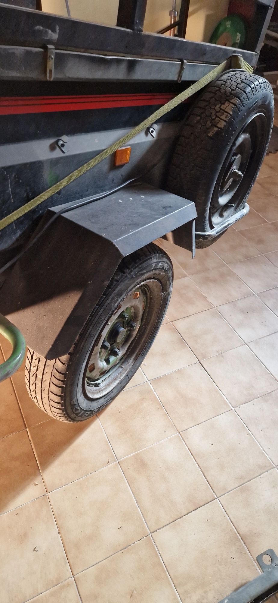 Reboque basculante em bom estado