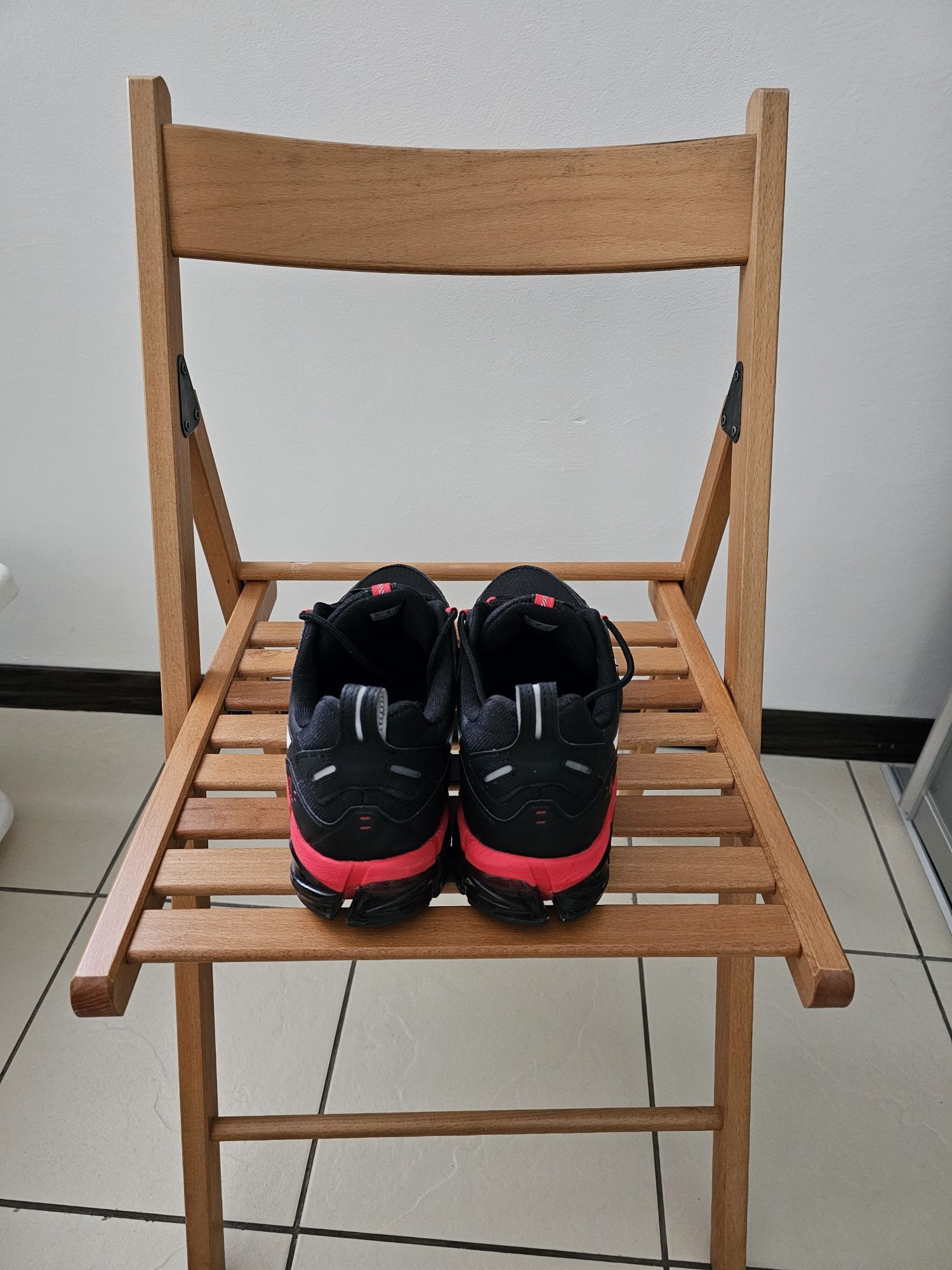 Нові Asics GEL-QUANTUM 180 46 poзмір та Reebok 42 

Довжина устілки 29