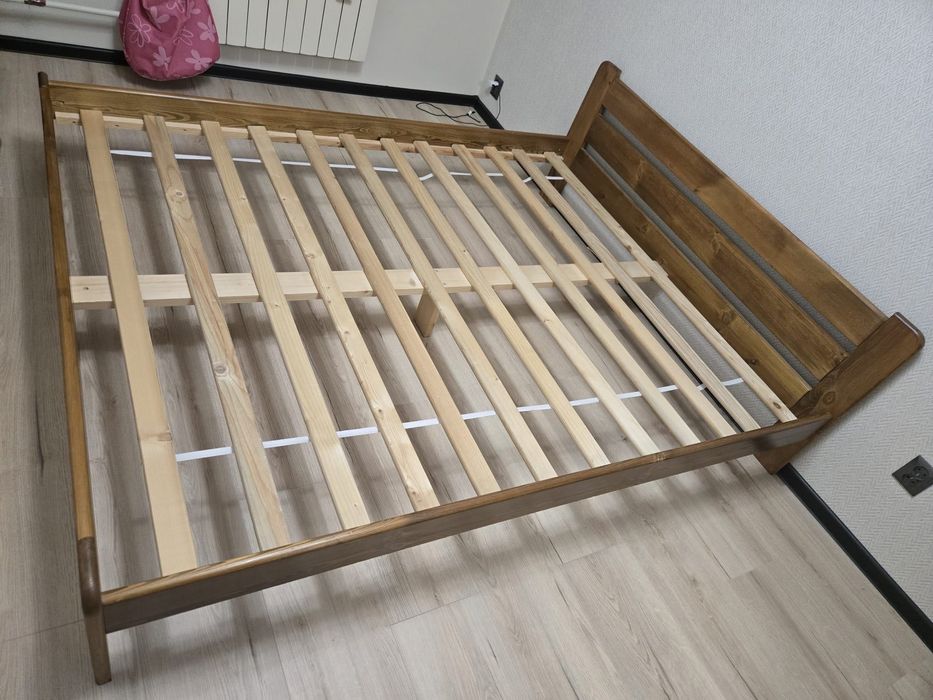 Łóżko i materac do spania 160x200