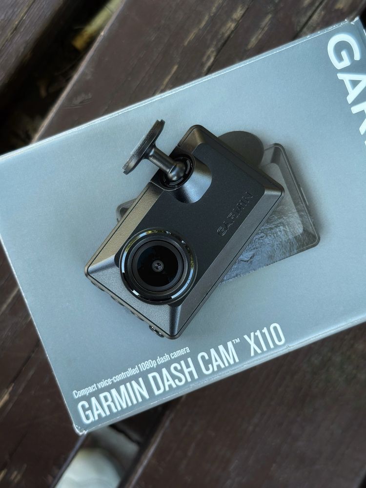 Відеореєстратор Garmin Dash Cam X110