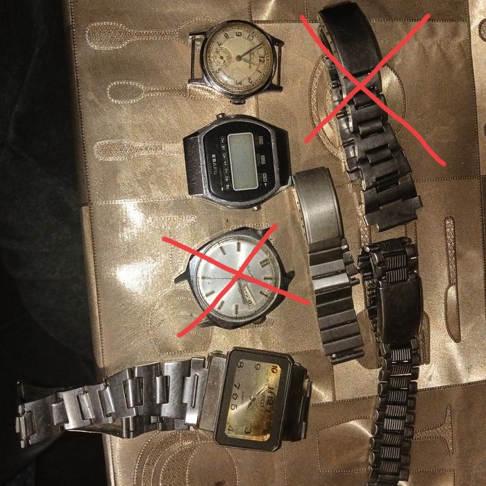 Годинники та значки