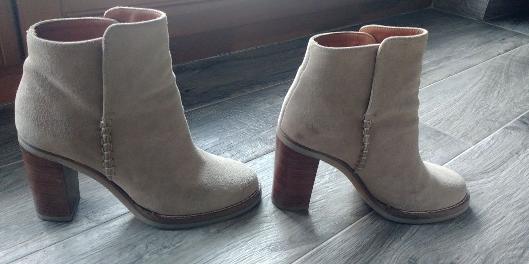 Nubukowe botki Massimo Dutti r.37
