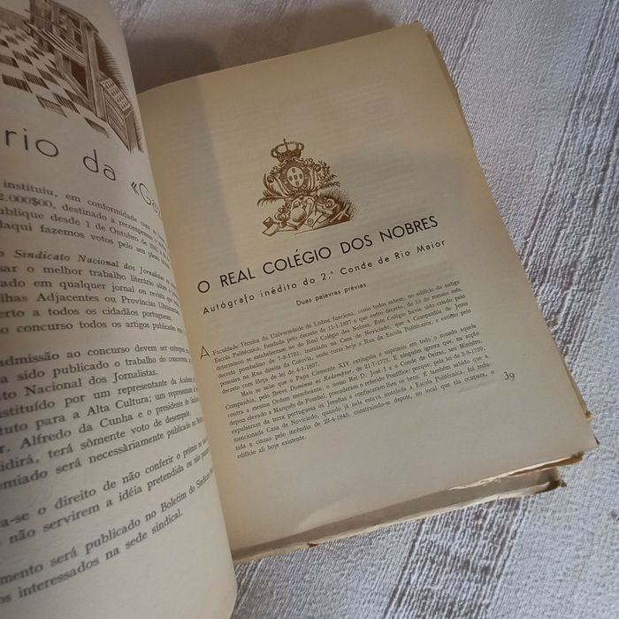 Quatro revistas da Câmara de Lisboa anos 40