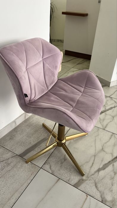 Krzesło kosmetyczne różowe