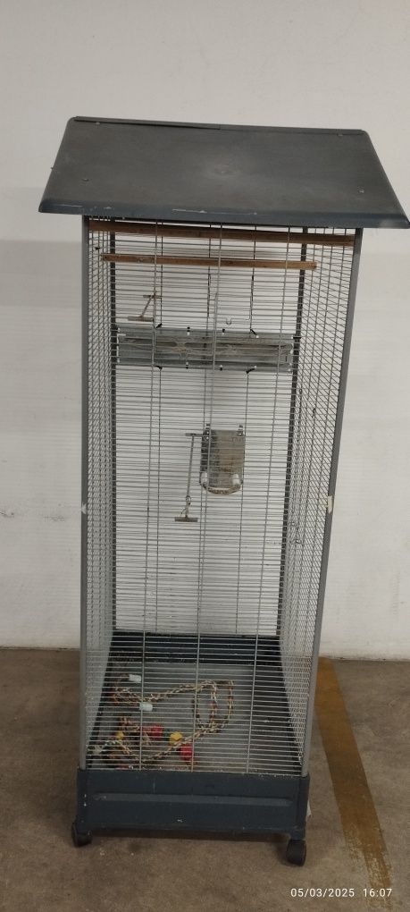 Gaiola de viveiro para aves com rodinhas. 1,68x67x80 (AxLxC). Em Loulé