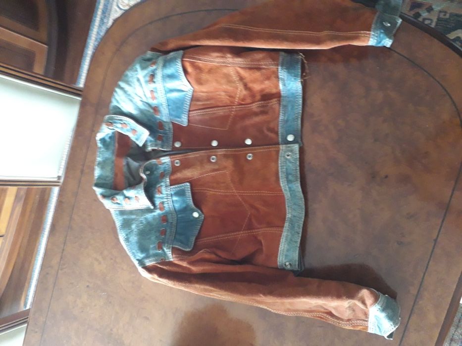 Casaco motard de mulher couro e antílope estilo Café Racer.